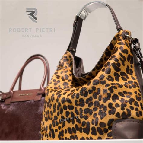 BOLSO PIEL ESTAMPADO ANIMAL .